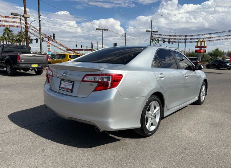 🚙 2014 Toyota Camry - Image 4