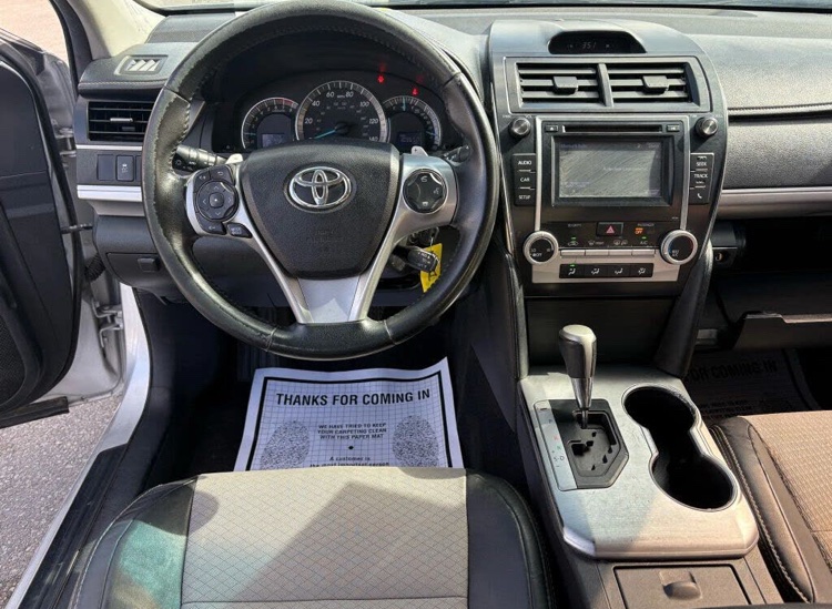 🚙 2014 Toyota Camry - Image 5