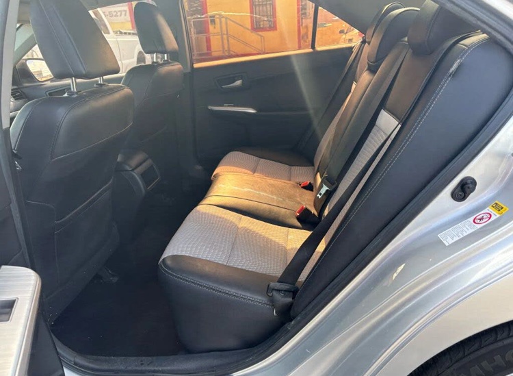 🚙 2014 Toyota Camry - Image 7