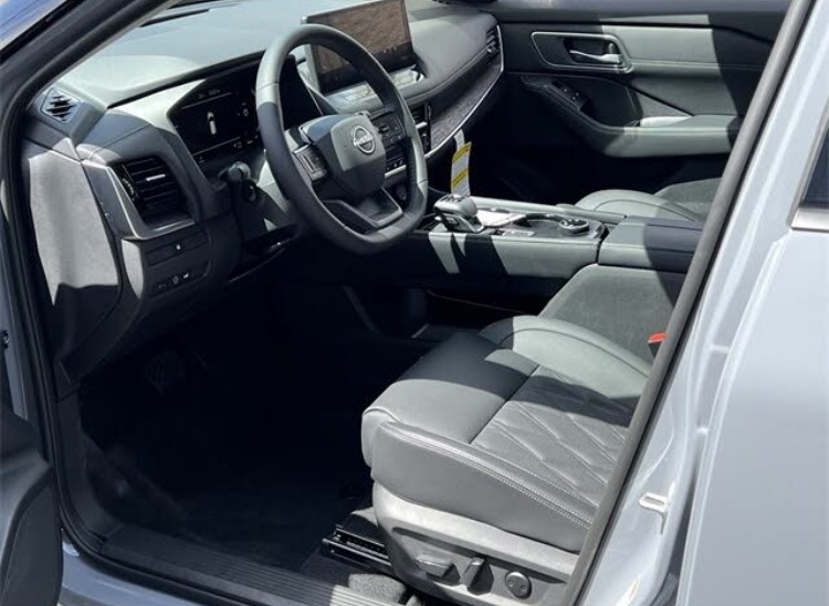 🚗 2025 Nissan Rogue Platinum AWD – Premium New SUV - Image 4