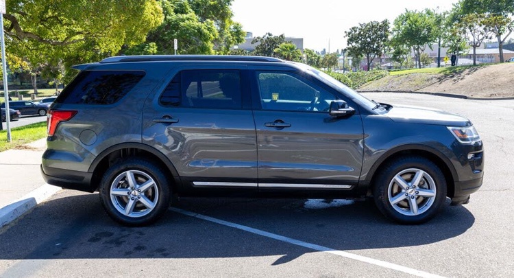 🚙 2018 Ford Explorer XLT – Clean, Spacious & Family-Ready SUV - Image 2