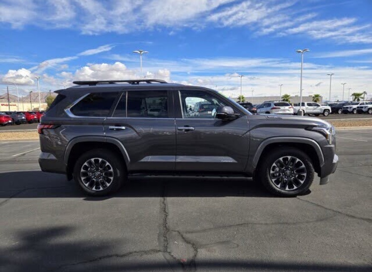 🚙 2025 Toyota Sequoia Limited 4WD – Powerful Hybrid SUV with Premium Comfort - Image 2