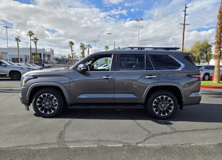 🚙 2025 Toyota Sequoia Limited 4WD – Powerful Hybrid SUV with Premium Comfort - Image 6