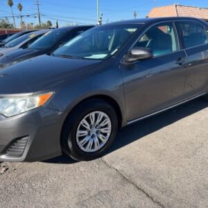 🚙 2014 Toyota Camry LE – Reliable, Efficient & Well-Maintained Sedan