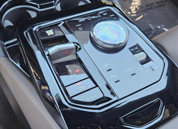 🚙 2025 BMW 5 Series 530i RWD – Sporty, Luxurious & Refined Sedan - Image 8