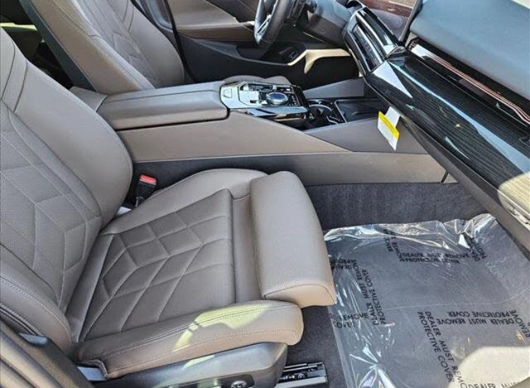 🚙 2025 BMW 5 Series 530i RWD – Sporty, Luxurious & Refined Sedan - Image 11