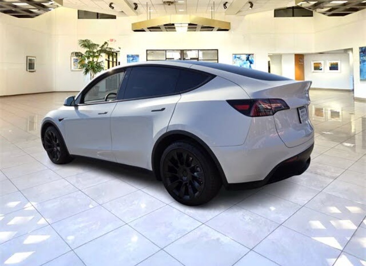 🚗 2023 Tesla Model Y – Brand New Long Range AWD SUV - Image 4
