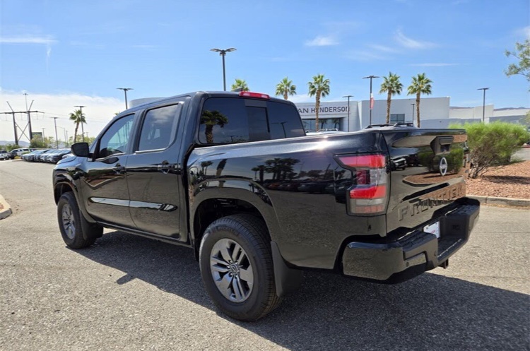 🚗 2025 Nissan Frontier SV – Rugged, Powerful & Built for Work and Adventure - Image 3