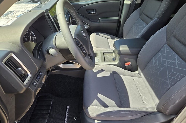 🚗 2025 Nissan Frontier SV – Rugged, Powerful & Built for Work and Adventure - Image 6