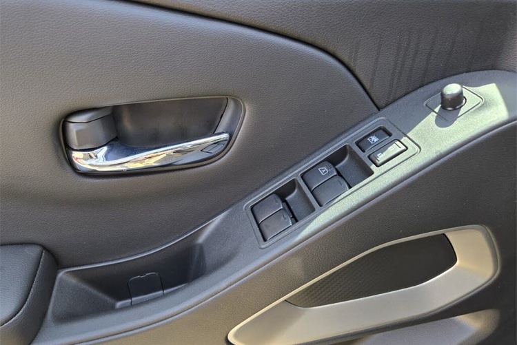 🚗 2025 Nissan Frontier SV – Rugged, Powerful & Built for Work and Adventure - Image 9