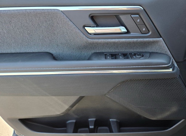 🚗 2026 GMC Sierra EV Elevation – Ocean Blue, All-Electric AWD Pickup - Image 9