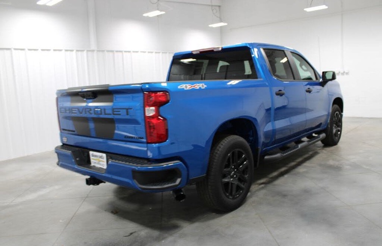 🚗 2024 Chevrolet Silverado 1500 Custom – 4WD Crew Cab Pickup - Image 5