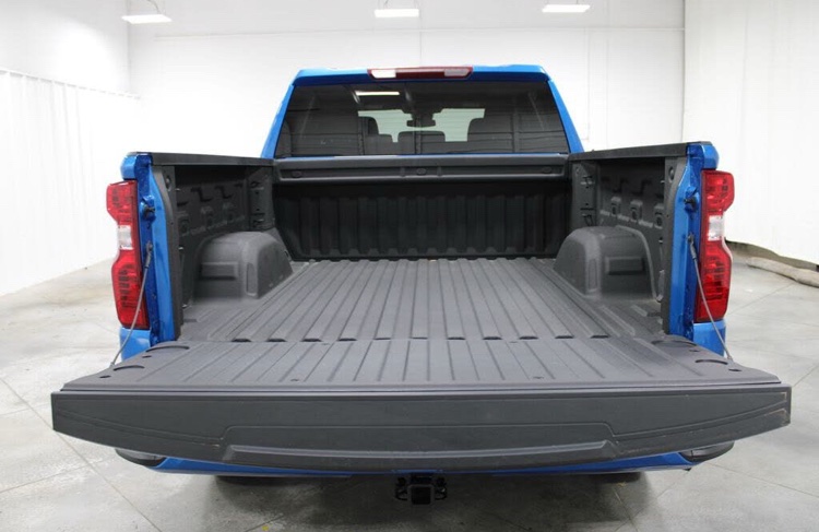 🚗 2024 Chevrolet Silverado 1500 Custom – 4WD Crew Cab Pickup - Image 6