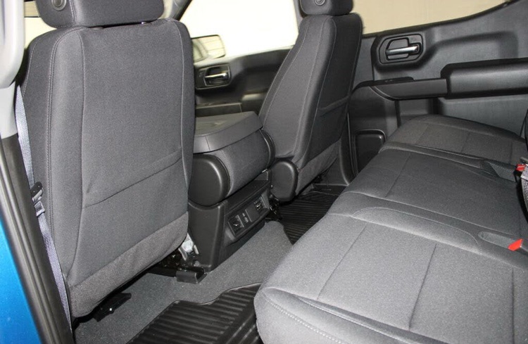 🚗 2024 Chevrolet Silverado 1500 Custom – 4WD Crew Cab Pickup - Image 11